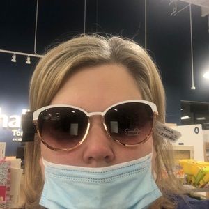 Meet your Posher, Debra